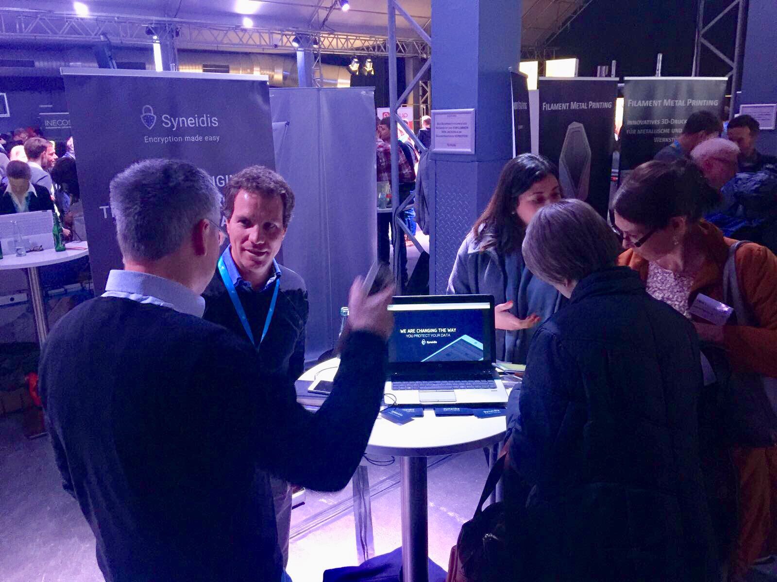 stand Interaction with the participants of the Münchener Startup Demo Night